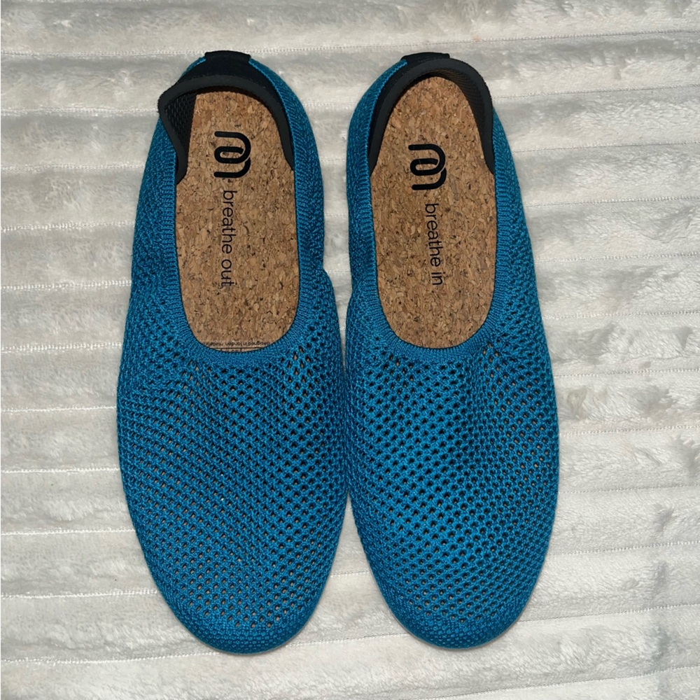 Mahabis Breathe Mesh Slip On Sneaker in Mykonos Blue Men’s 8 / Women’s 9.5-10